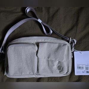 LULULEMON Multi-Pocket Crossbody - Raw Linen